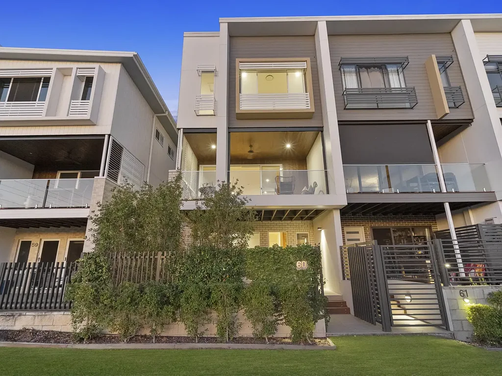 EXECUTIVE TOWNHOUSE LIVING WITH CITY VIEWS IN PARK HILL ESTATE
