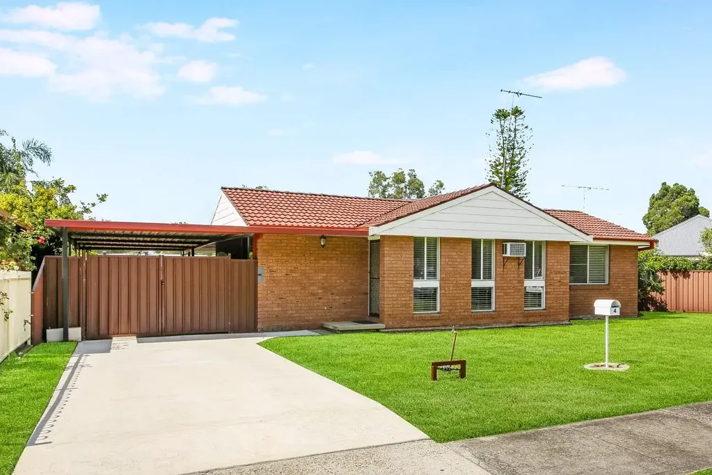 Family Home in Prime Location -Walking distance to Quakers Hill station