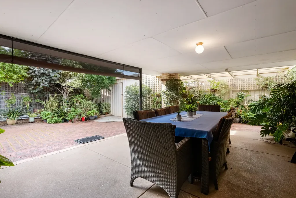 Rockingham 4ห้องนอน Spacious family home opposite a park