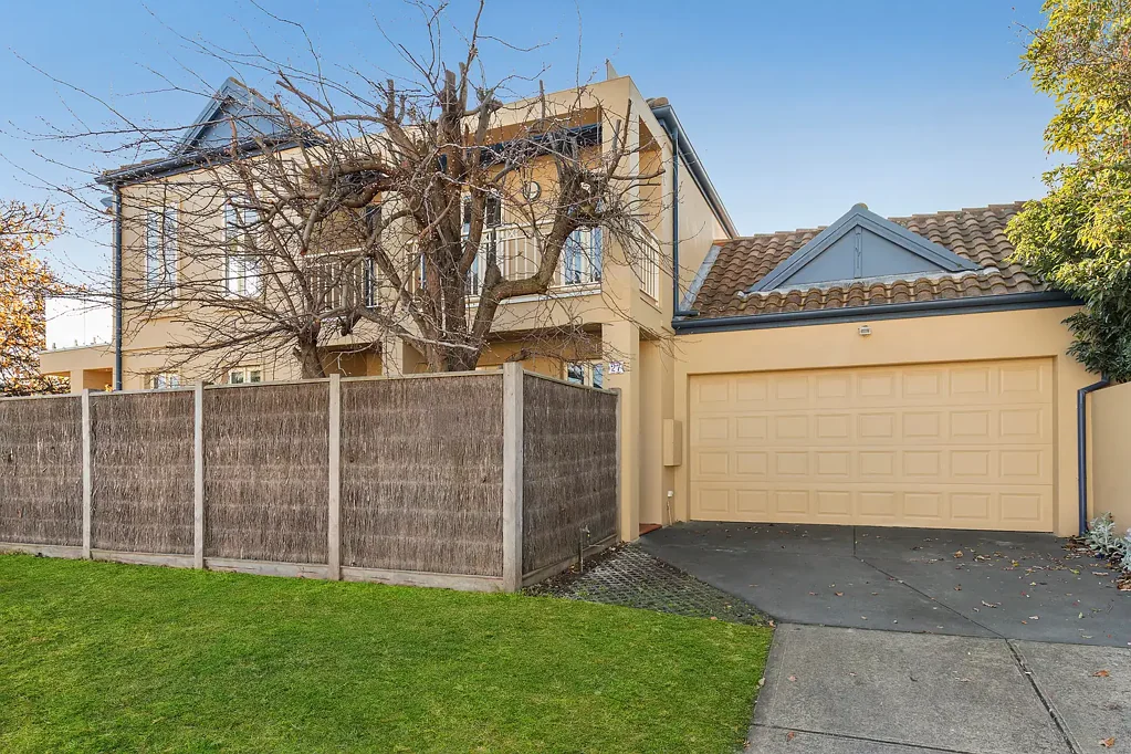 Mornington 2ਬੈੱਡਰੂਮ Beachside Retreat Big on Privacy and Position