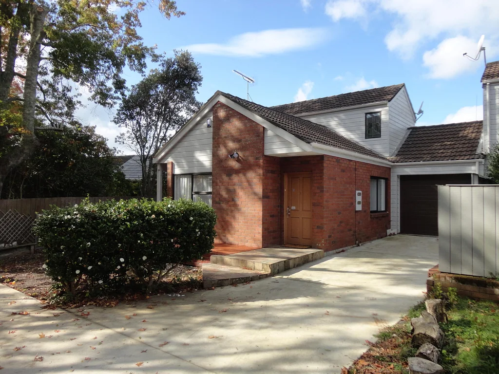 Good conditioned  2 Bedroom 2 bathroom Townhouse