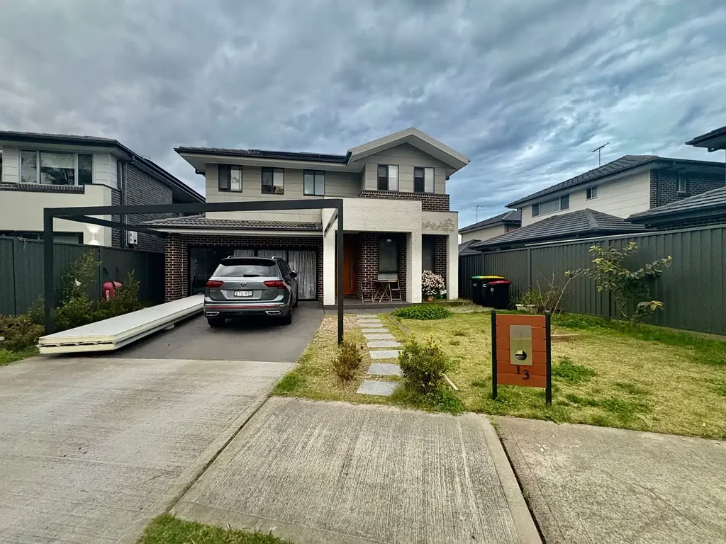 STUNNING 4 BEDDER DOUBLE STOREY HOME