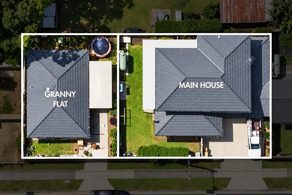 Revesby 7房 宽敞大家庭住宅附带祖母房！！ Large Spacious Family Home & Granny Flat!!