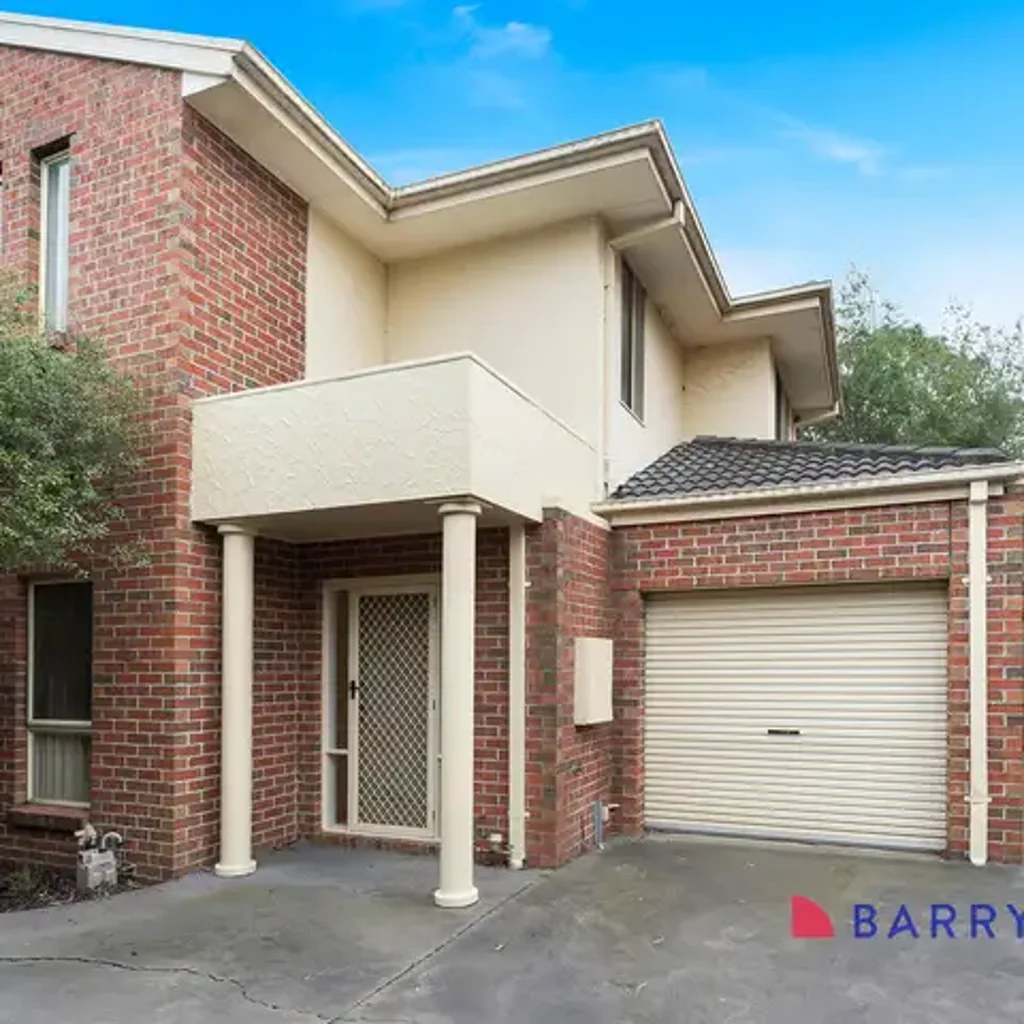 THREE-BEDROOM TOWNHOUSE!