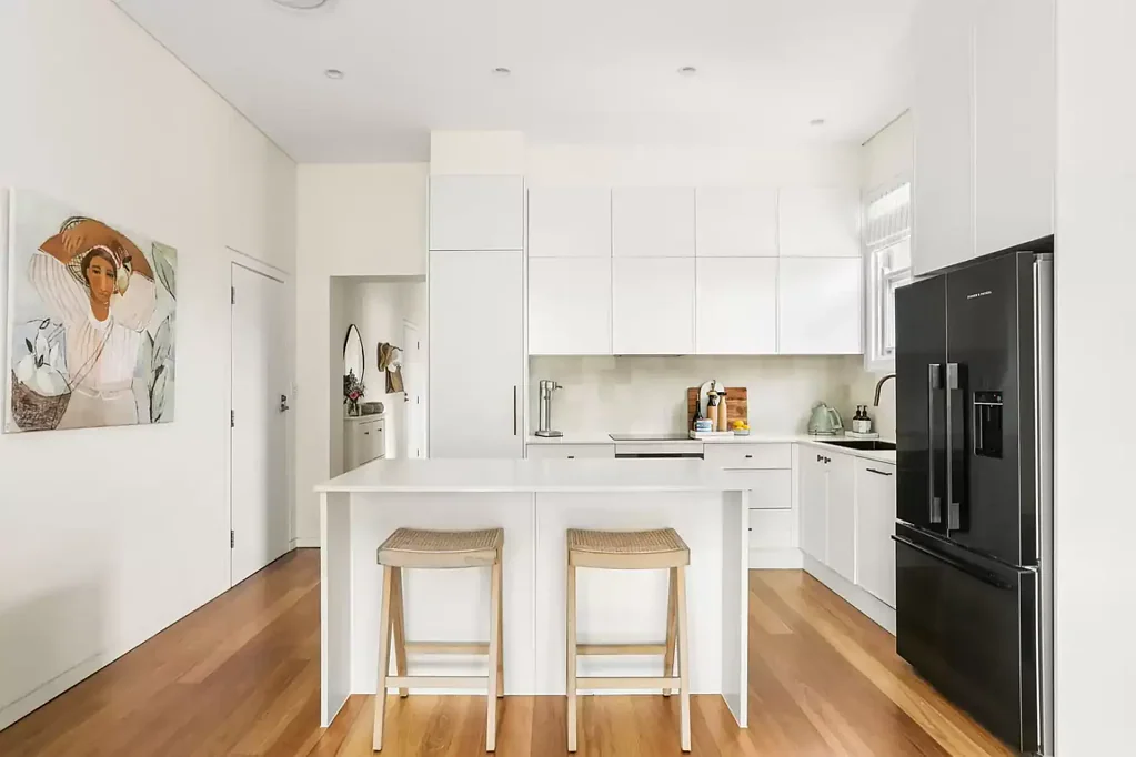 Semi-Sized Beachside Apartment!