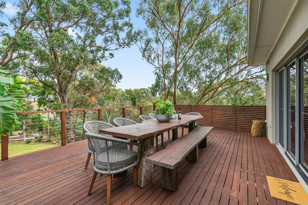 Blackwood 4房  An elevated hills classic with space to stretch and views to match…