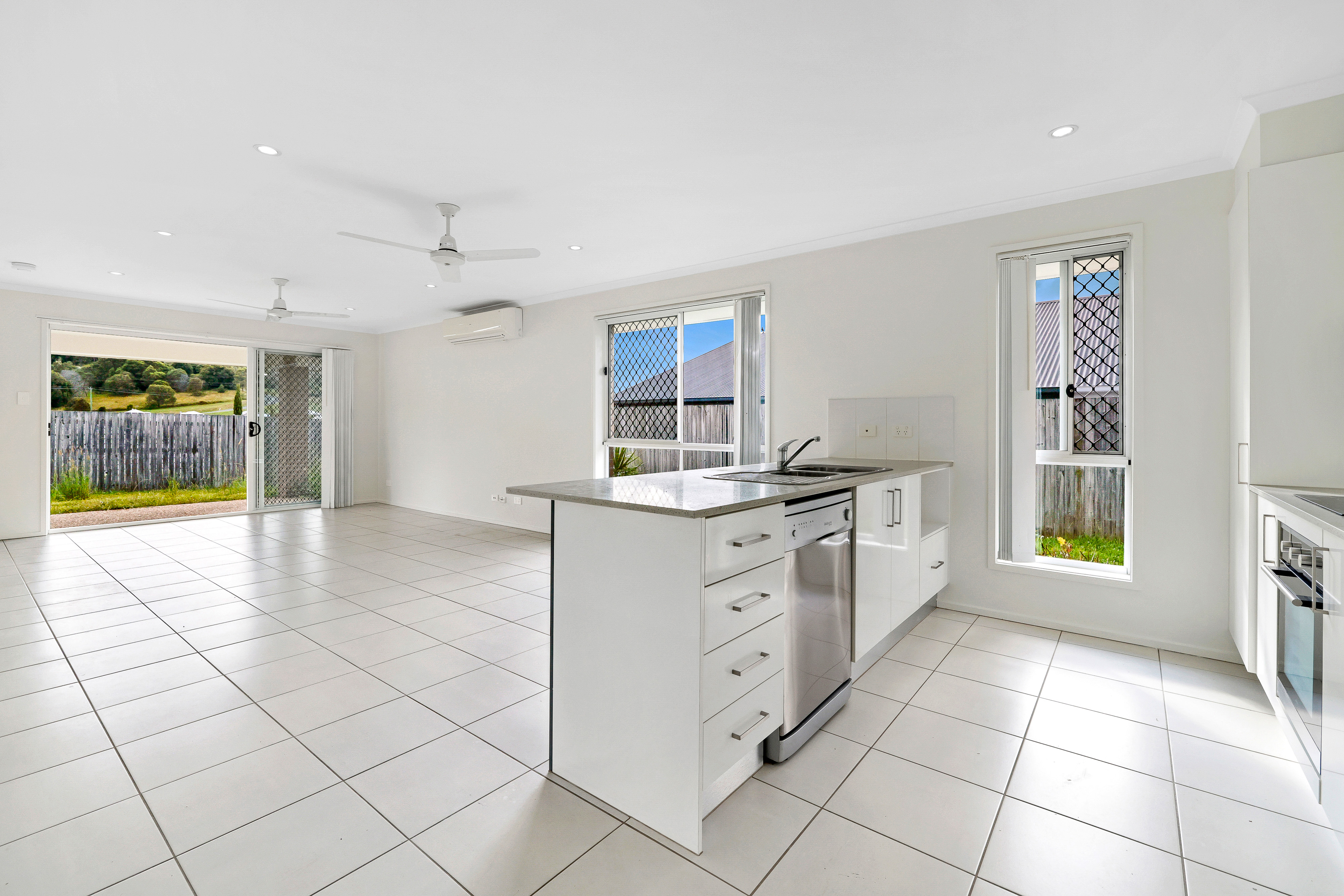 6 WATERHOUSE DR, WILLOW VALE QLD 4209, 0 Kuwarto, 0 Banyo, House