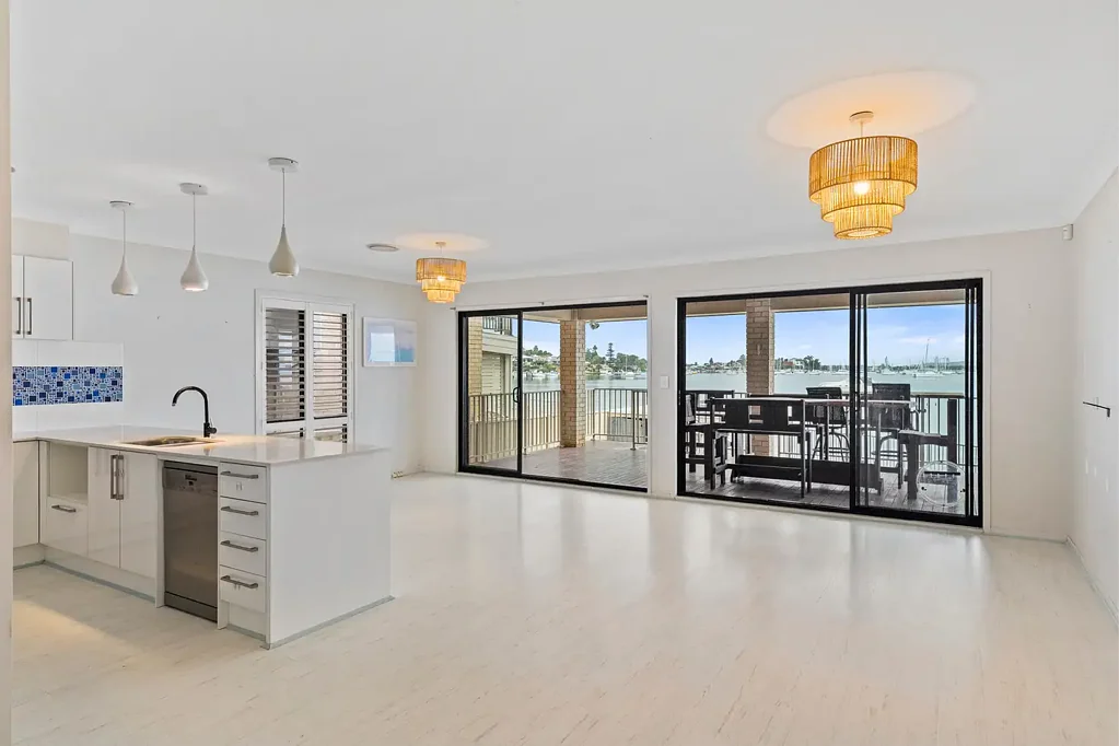 Belmont 4ห้องนอน One of Belmont�s Most Affordable Waterfront Opportunities