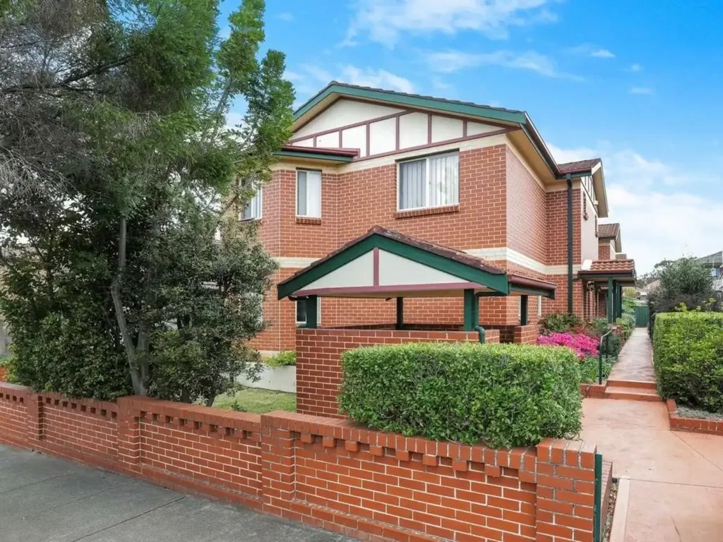 Spacious Two Storey Townhouse !