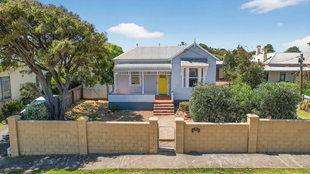 Warrnambool 3 Bedroom PRIME CENTRAL LOCATION WITH PERIOD CHARM & VIEWS!