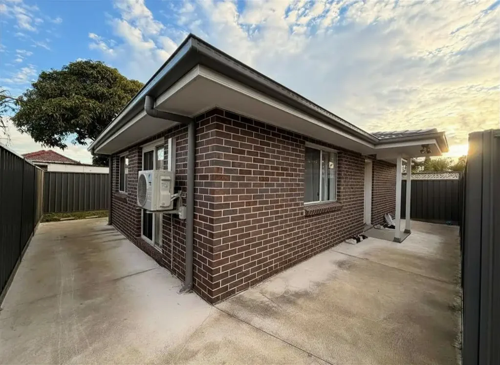 Modern Near-New 2 Bedroom Granny Flat