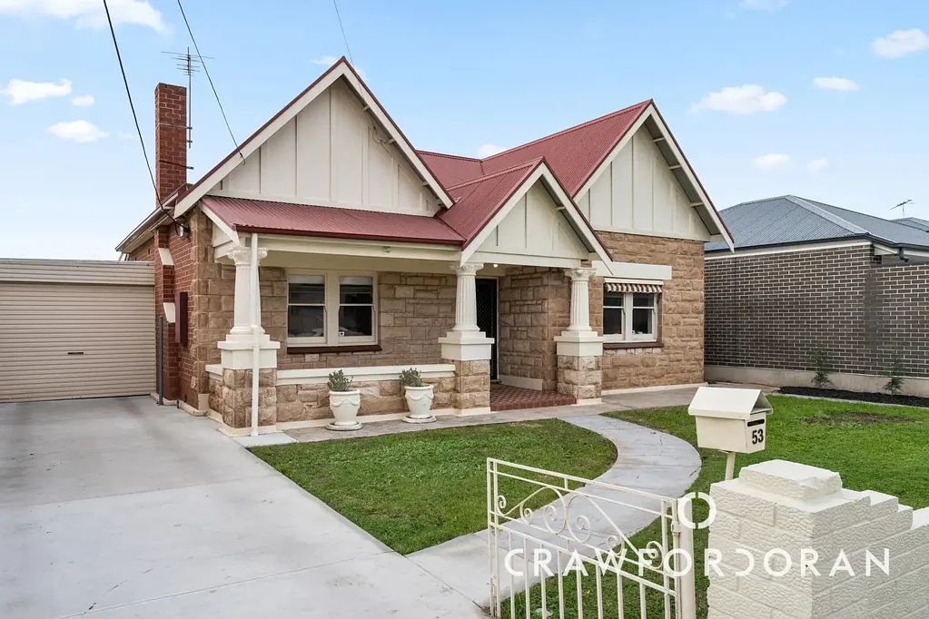 Flinders Park 2Kwarto A Tudor Original With a Backyard Built for the Big Idea