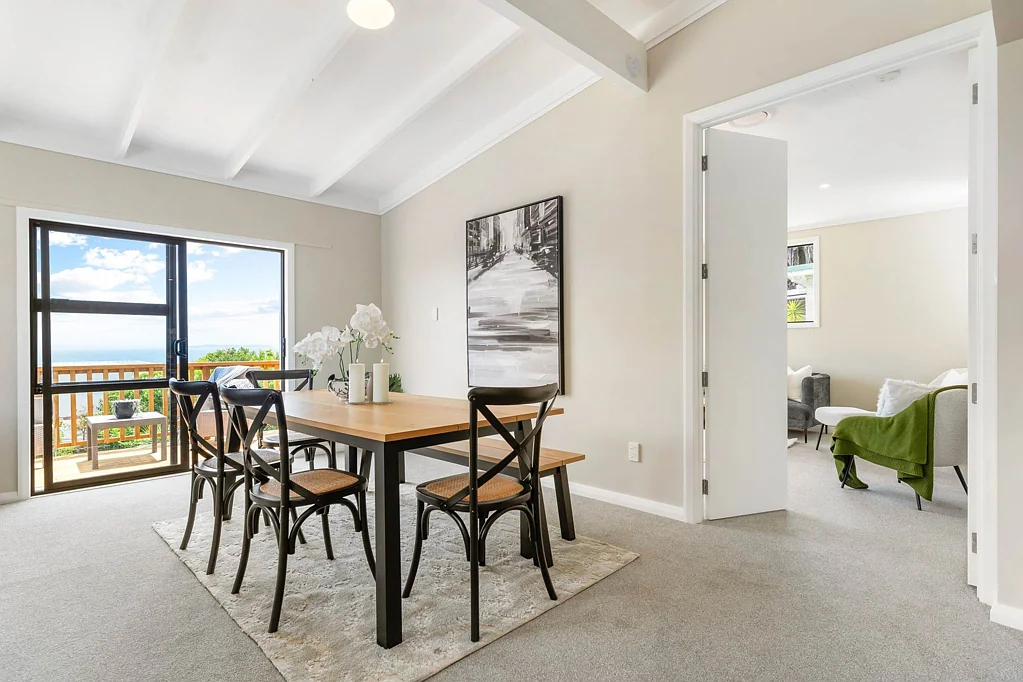 Army Bay 5 Bedroom Supersized Family Living with Sea Views!