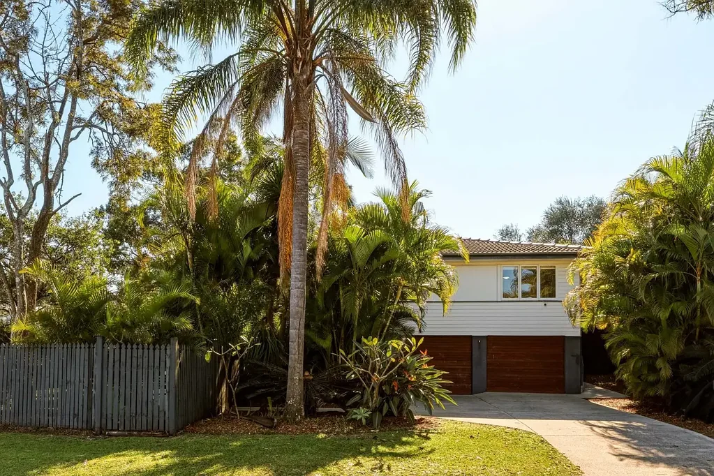 Aspley 3房 近期翻新的家庭住宅，兼具灵活的双层设计 Recently Renovated Family Living with Versatile Dual-Level Design