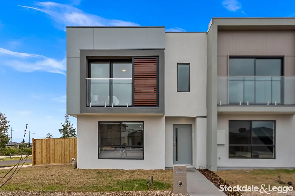 Modern Comfort and Style in the Heart of Thornhill Park!