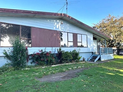 Sunny Family Home with Great Yard!