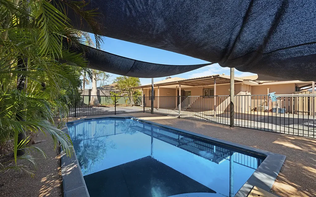 Spacious Home, Pool & Side Access