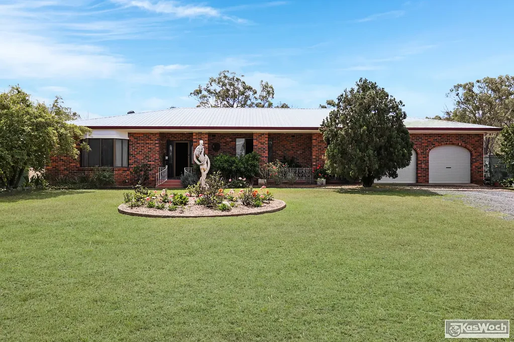Alton Downs QUALITY, DOUBLE BRICK  3 BEDROOMS, 2 BATHROOMS, 2 GARAGE HOME. POWERED SHED. 7.28 HECTARES.