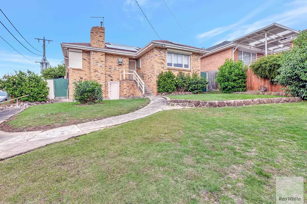 Freshly Updated Family Home in a Prime Strathmore Location