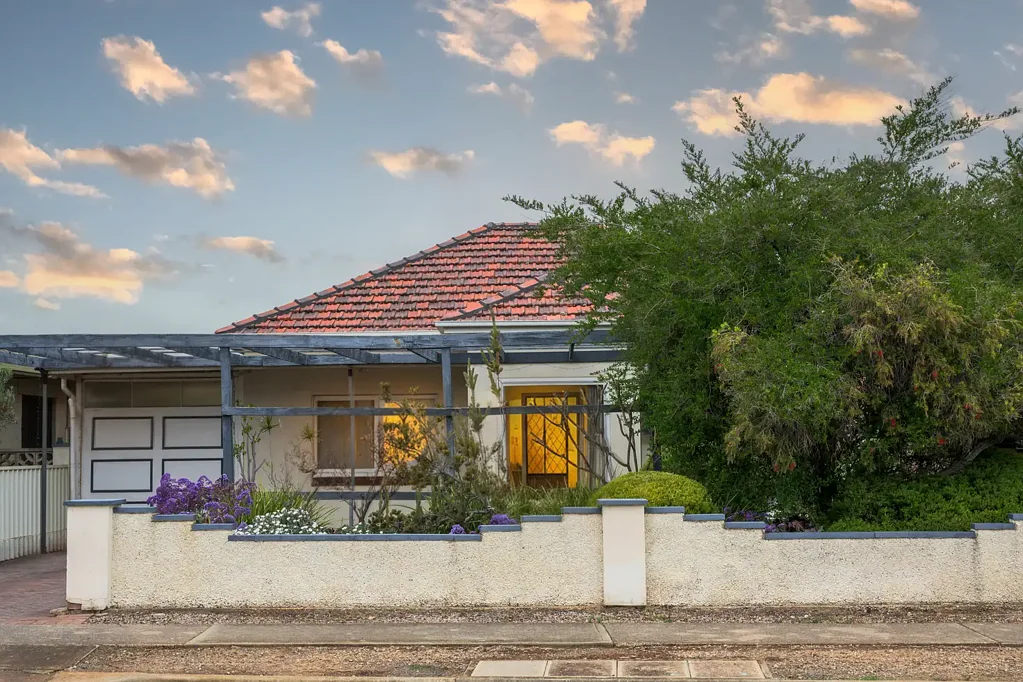 Ascot Park 3房  Corner Block with Endless Potential - Live, Invest or Build Your Dream Home