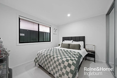 1A Park Street, Ingleburn, NSW 2565, 2房, 1浴, House