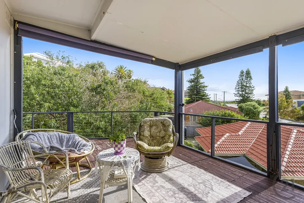 Halls Head 2침실 Cottage by the Sea - Endless Potential in a Prime Coastal Location