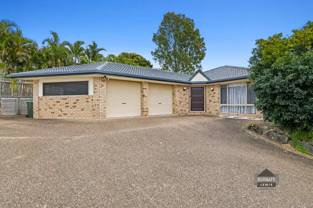 LARGE HOME WITH VIEWS!!!