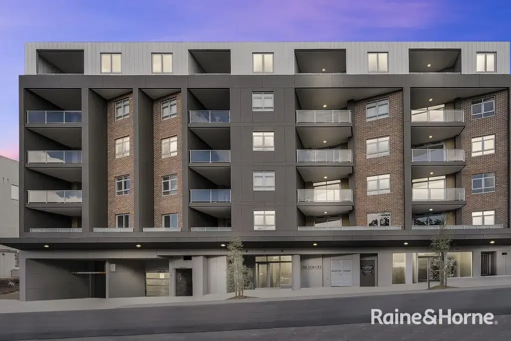 Perfectly Positioned Two Bedroom Apartment - Entry via Barwon Park Road.