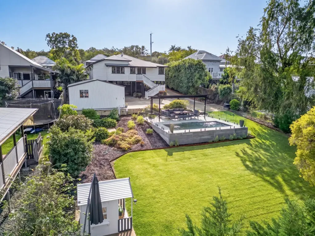 Ipswich 3બેડરૂમ Garrawin" | A Beautifully Renovated 1912 Character Home with Resort-Style Entertaining & Heated Magnesium Pool