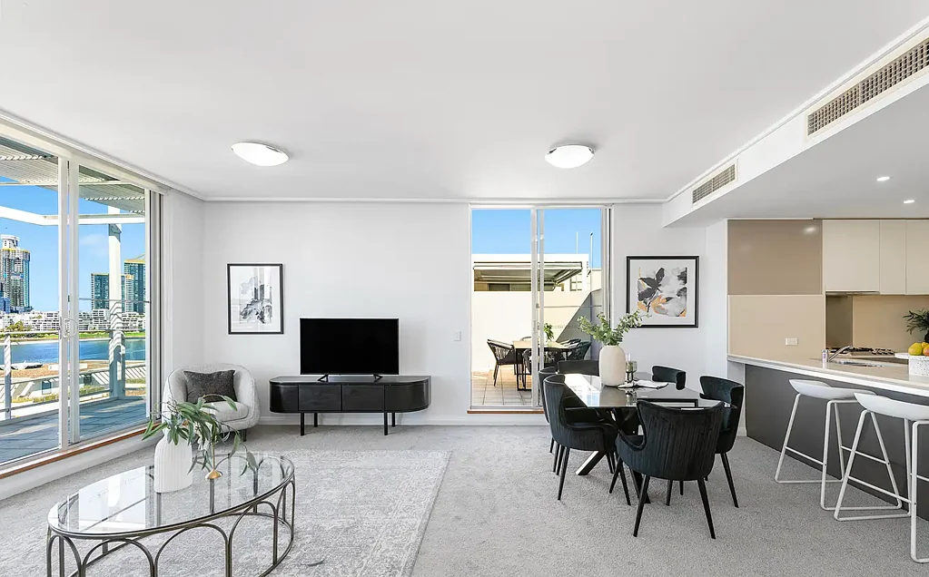 Waterfront Penthouse Perfection | An Entertainers Delight!
