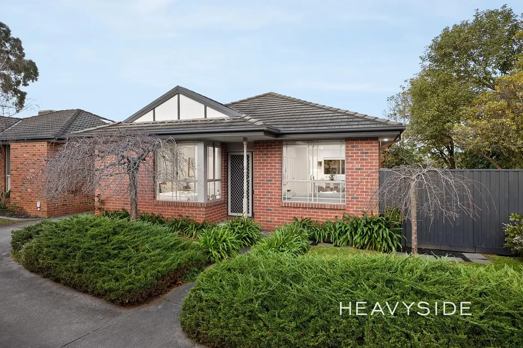 Blackburn North 2 Slaapkamer Exceptional Renovated Living with Space, Style and Convenience