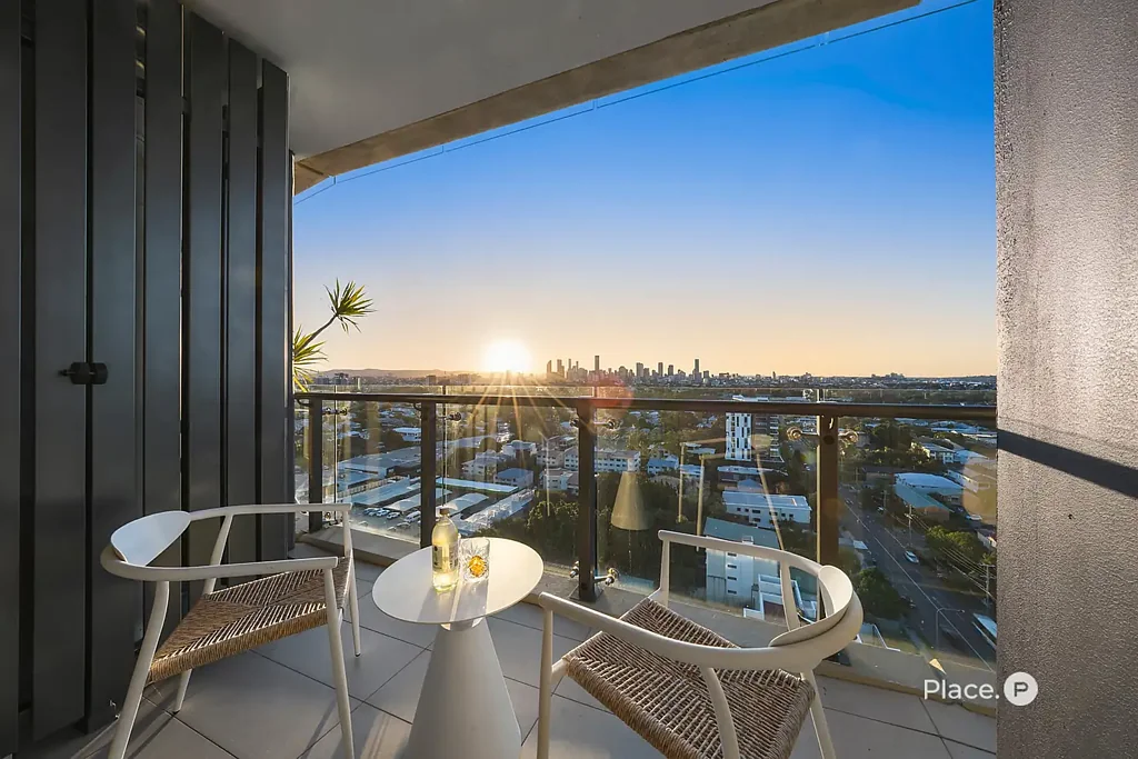 Coorparoo 2غرفة نوم Sky‑High Living on Level 16 with Sweeping City and Story Bridge Views