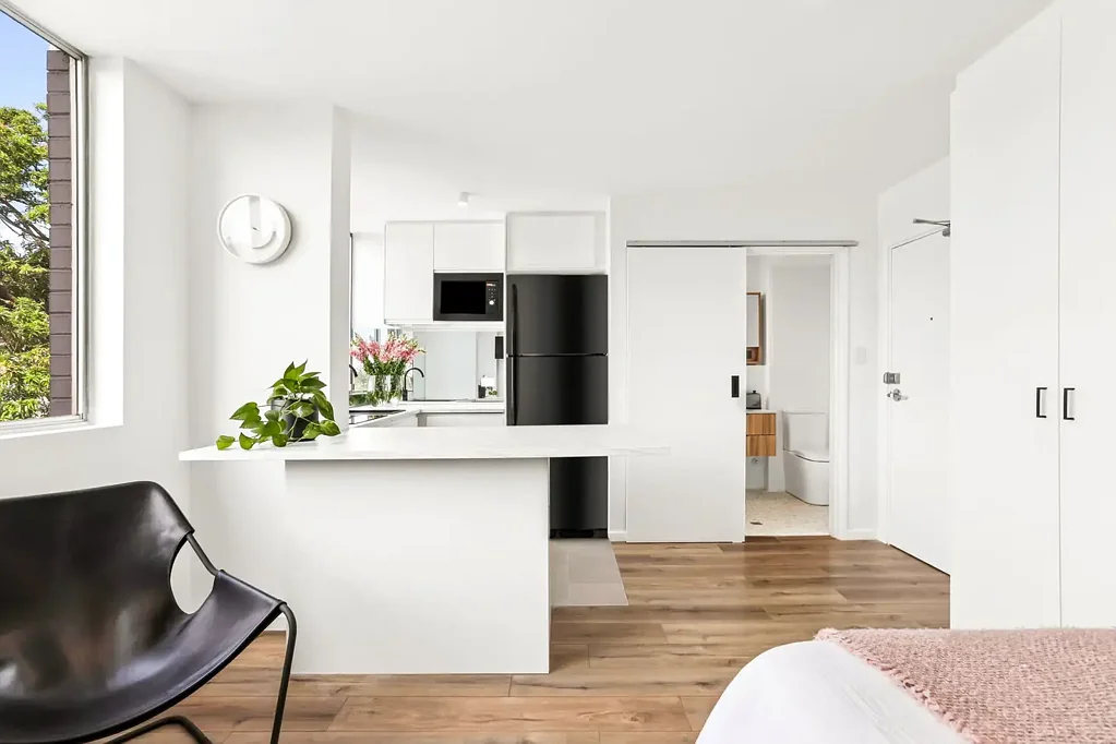Bright village-fringe studio in lifestyle setting