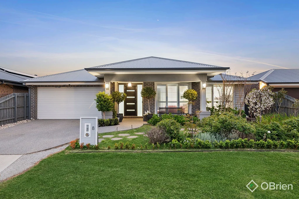 8 Alan George Terrace, Somerville, VIC 3912