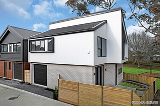 10 Truscott Place, West Harbour, Waitakere City