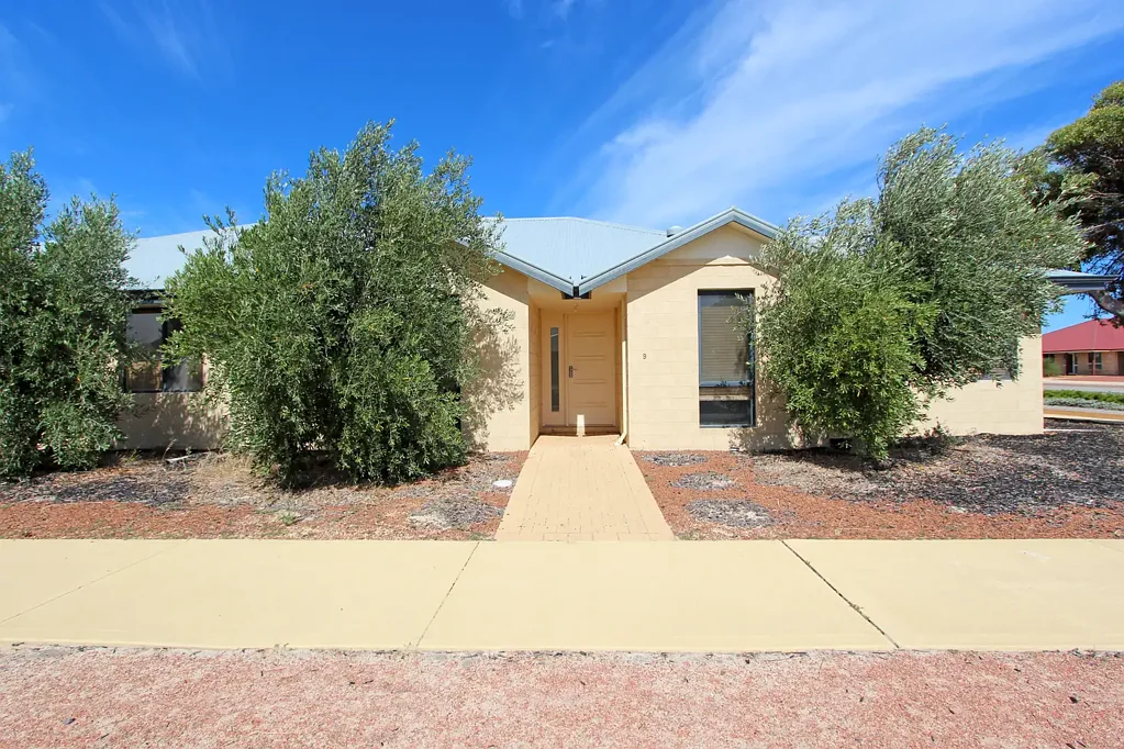 LARGE HOME WITH SHED AND POOL