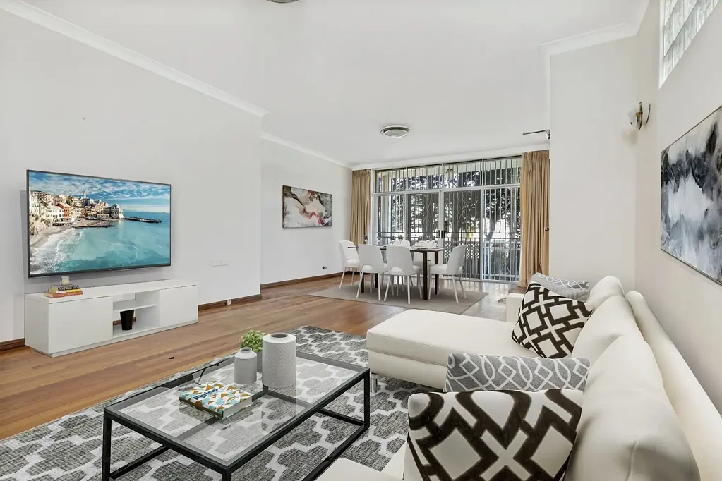 Spacious Whole-Floor 3-Bedroom Duplex with Leafy Surrounds
