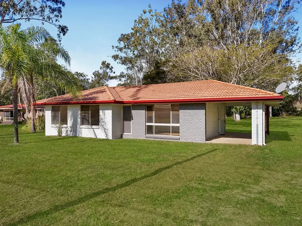 Bellbird Park 3房 Lot 1 / 255 Jones Road – 翻新住宅家庭房，占地宽敞，可建棚屋、存放玩具等 Lot 1 / 255 Jones Road – Renovated Home family home on a large block space for shed, toys etc..