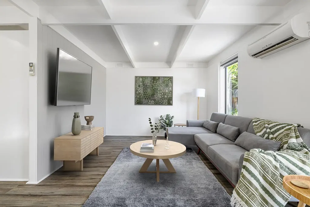 Langwarrin 4房 双产权设计精妙 744平米优质地块 全新厨卫升级 独立单元私密 离街车位宽敞 低维护高私密 近优校商圈 Two Dwellings - Renovated Family Home Plus Unit