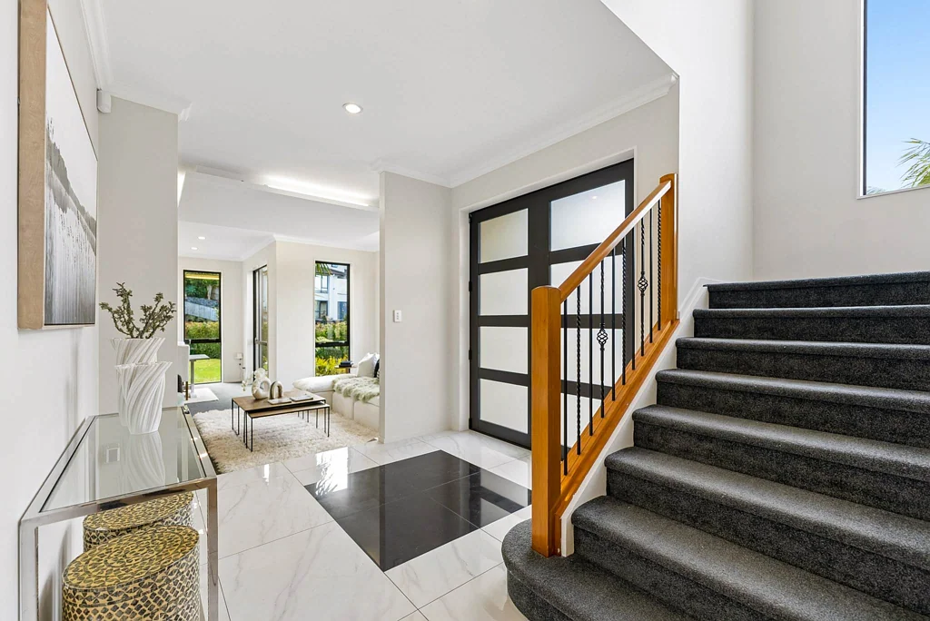 Albany 5 Bedroom Grand Family Living – Overseas Vendor Says Sell!