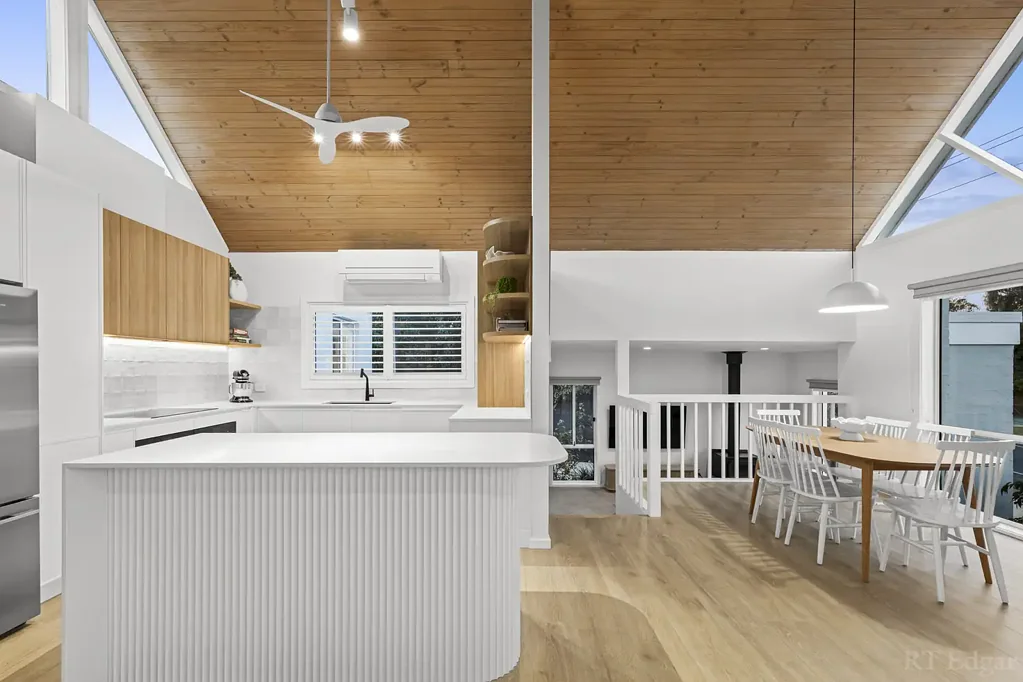 Ocean Grove 3 Slaapkamer Fresh Coastal Renovation With Sea Views