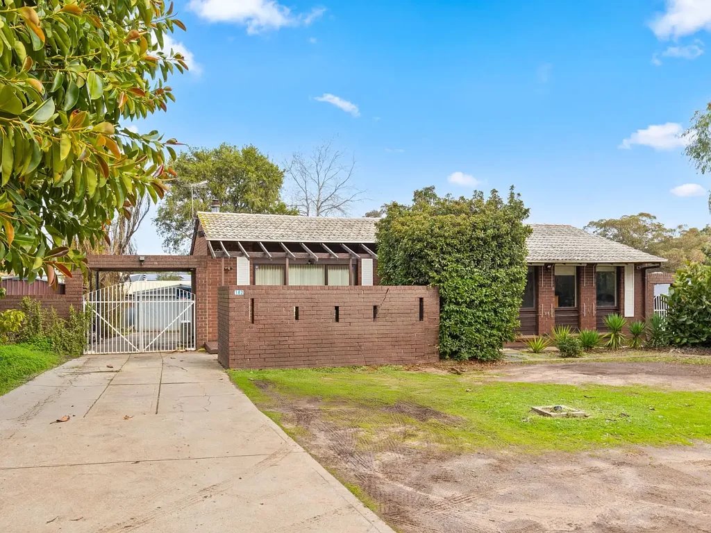 Morphett Vale 3ਬੈੱਡਰੂਮ Endless Possibilities on a Generous 752sqm (Approx.) Allotment