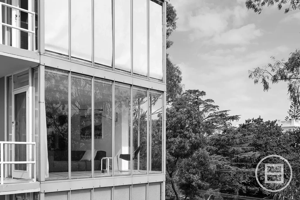 Toorak 1房 建筑界认可 设计师打造 落地玻璃景 舒适现代厨 马赛克瓷砖 精致浴室空间 采光充足 传承经典 Expressions of Interest closing Tuesday 2nd December at 1pm (unless sold prior)