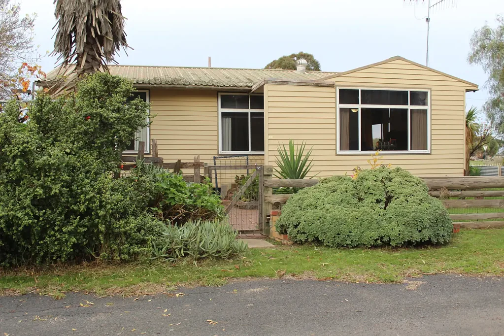 Serviceton 3房  3 Bedroom Clad Home in Serviceton!