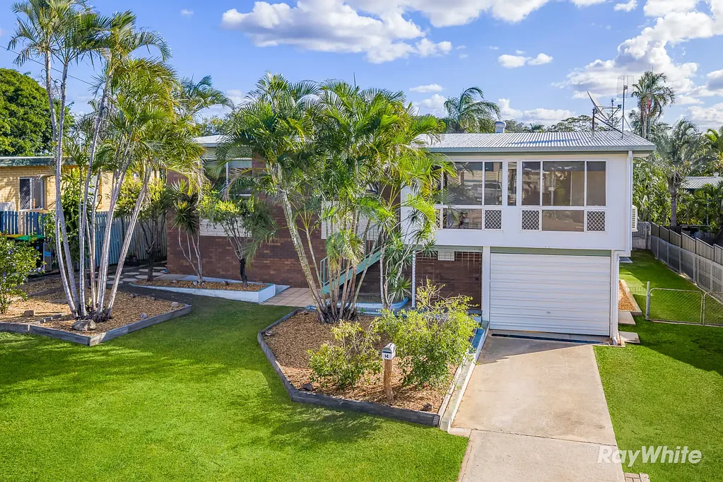Clinton 4chambre MORE THAN YOUR AVERAGE HIGHSET - A GENUINE 4-BEDROOM HOME!