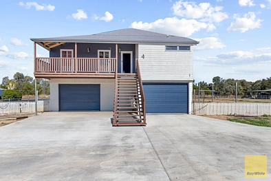 Emerald 5chambre Classic Queenslander with Modern Luxury on One Acre