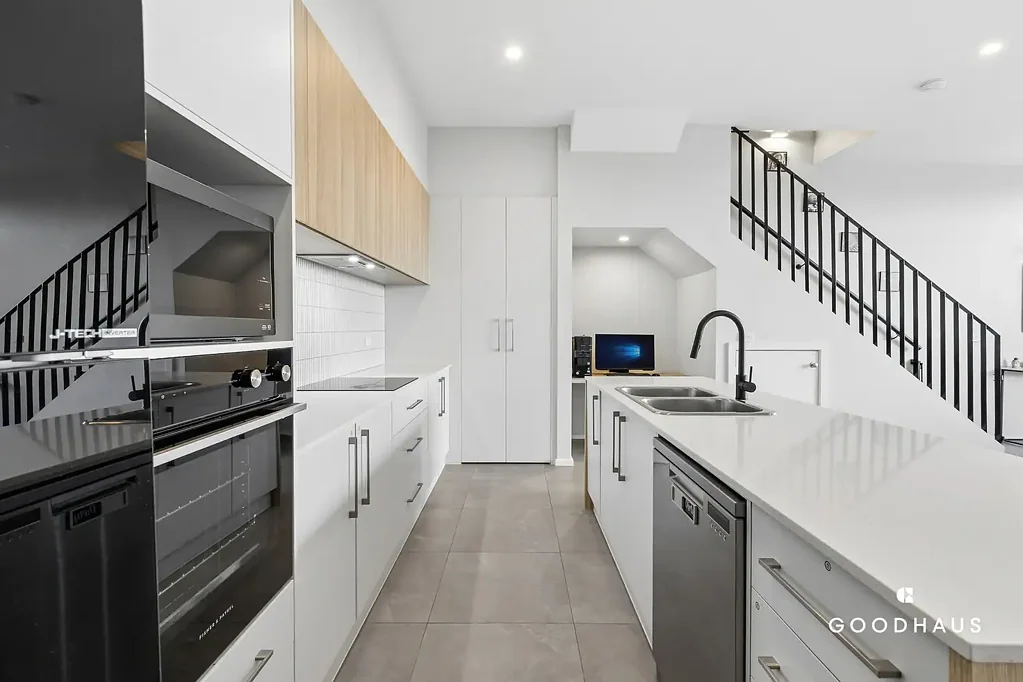 Denman Prospect 2房  Spacious Living, Mountain Vistas And Side-By-Side Garaging