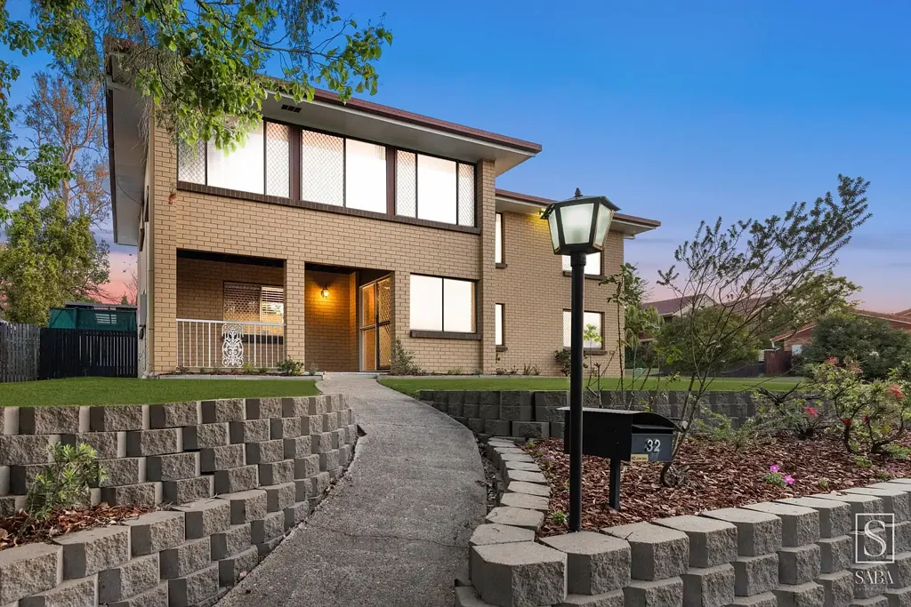 Middle Park 4部屋 Double-Storey Brick Beauty with Rumpus & Poolside Living
