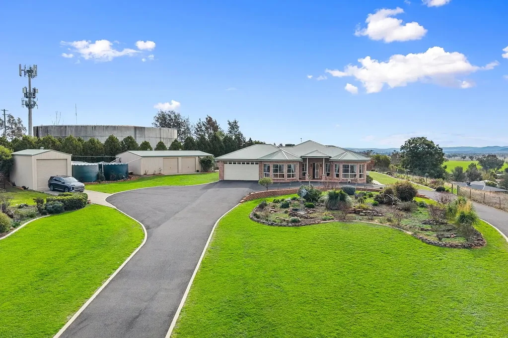 Tamworth 5Kwarto EXCEPTIONAL SPACE, ELEVATED VIEWS & A LIFESTYLE TO ENJOY