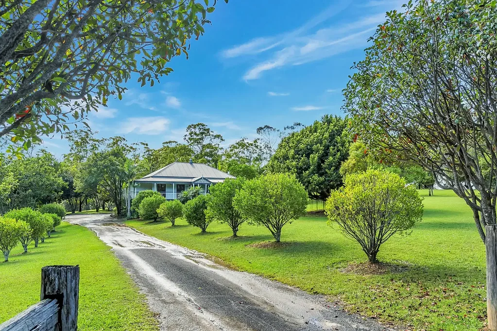 Sapphire Beach 4 Bedroom Your Dream Of A Semi-Rural Beachside Acreage Property May Have Just Come True